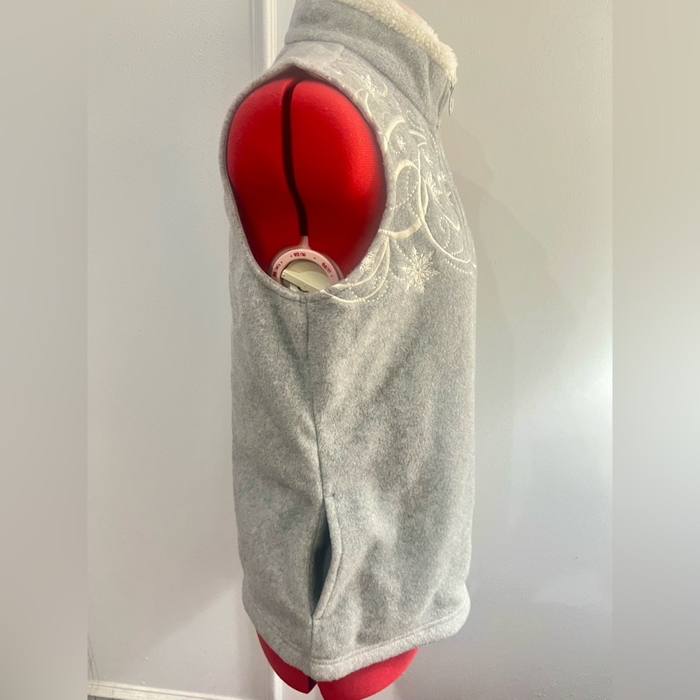 Croft & Barrow Gray Fleece Vest with Snowflake Embroidered Design small festive - Picture 7 of 10